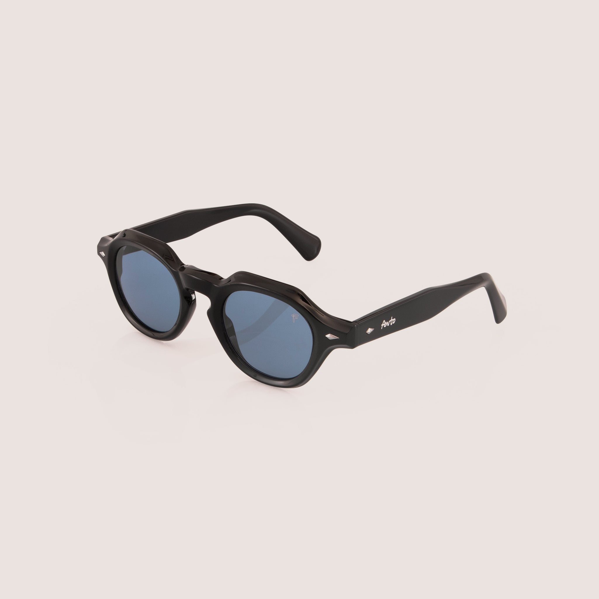 Gafas urbanas en Medellín y Colombia. Diseños exclusivos, sostenibles y en tendencia. Compra FENTO y mira más allá.
gafas Medellín, gafas Colombia, gafas urbanas, gafas streetwear, gafas de moda, gafas ensambladas en Colombia