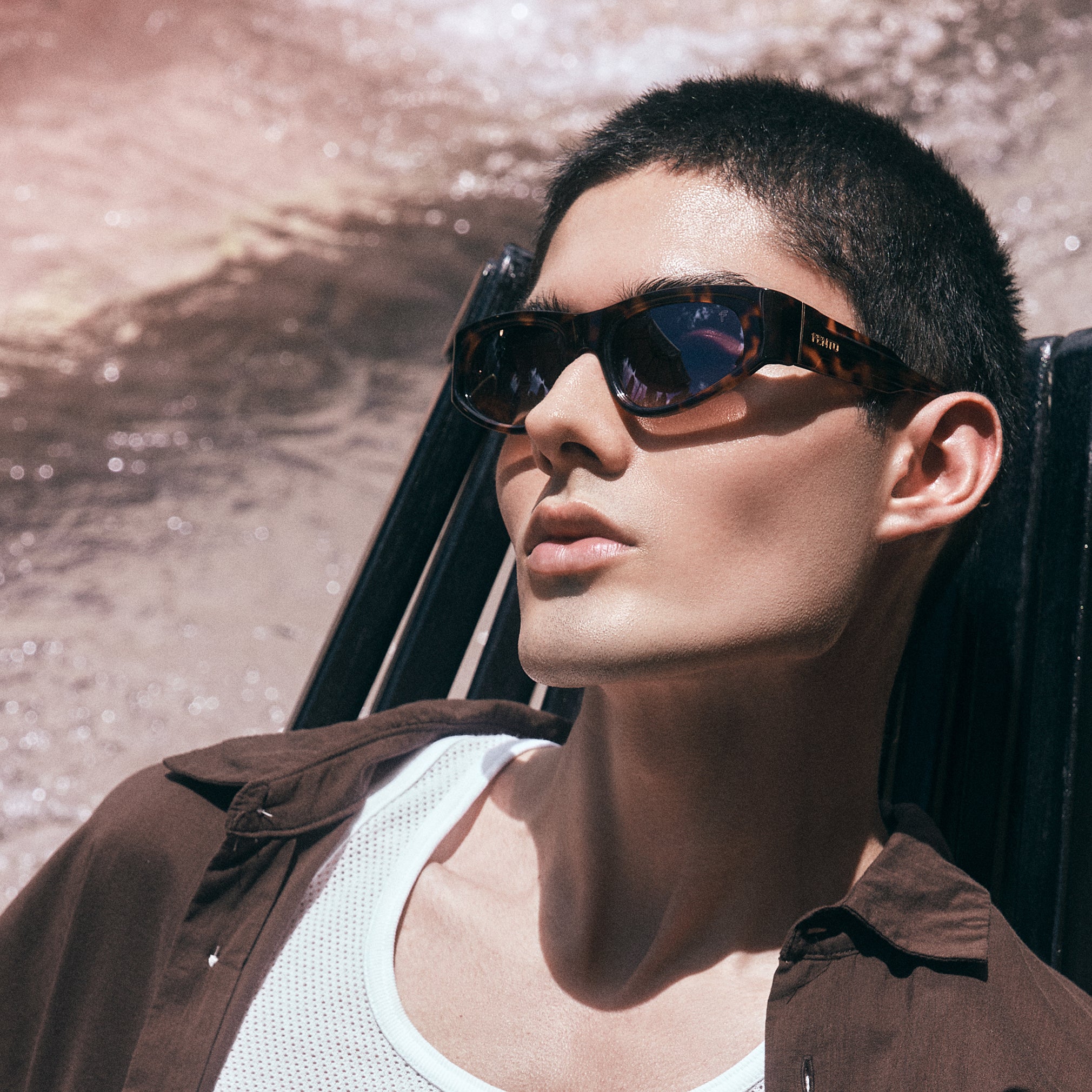 Gafas urbanas en Medellín y Colombia. Diseños exclusivos, sostenibles y en tendencia. Compra FENTO y mira más allá.
gafas Medellín, gafas Colombia, gafas urbanas, gafas streetwear, gafas de moda, gafas ensambladas en Colombia