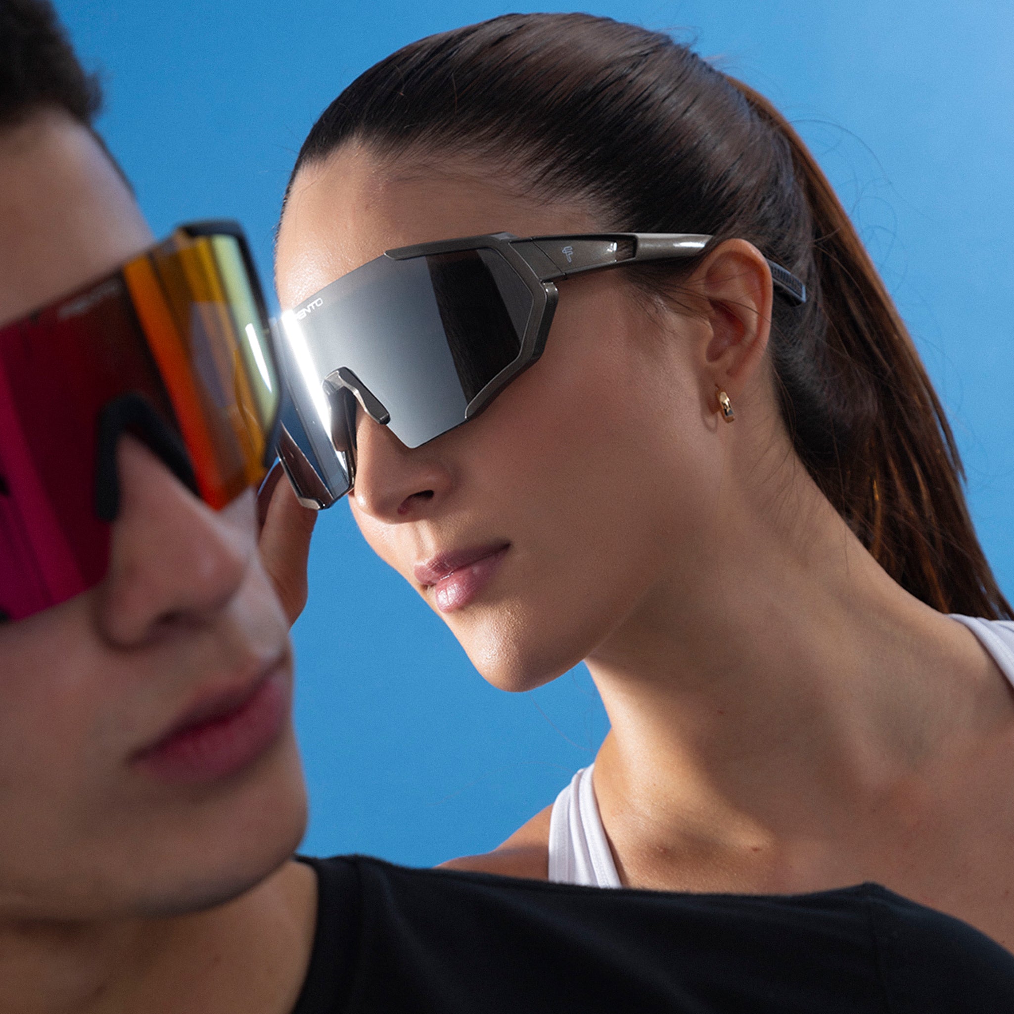 Lentes deportivas Hyper en color gunmetal y plata – montura flexible de TR90