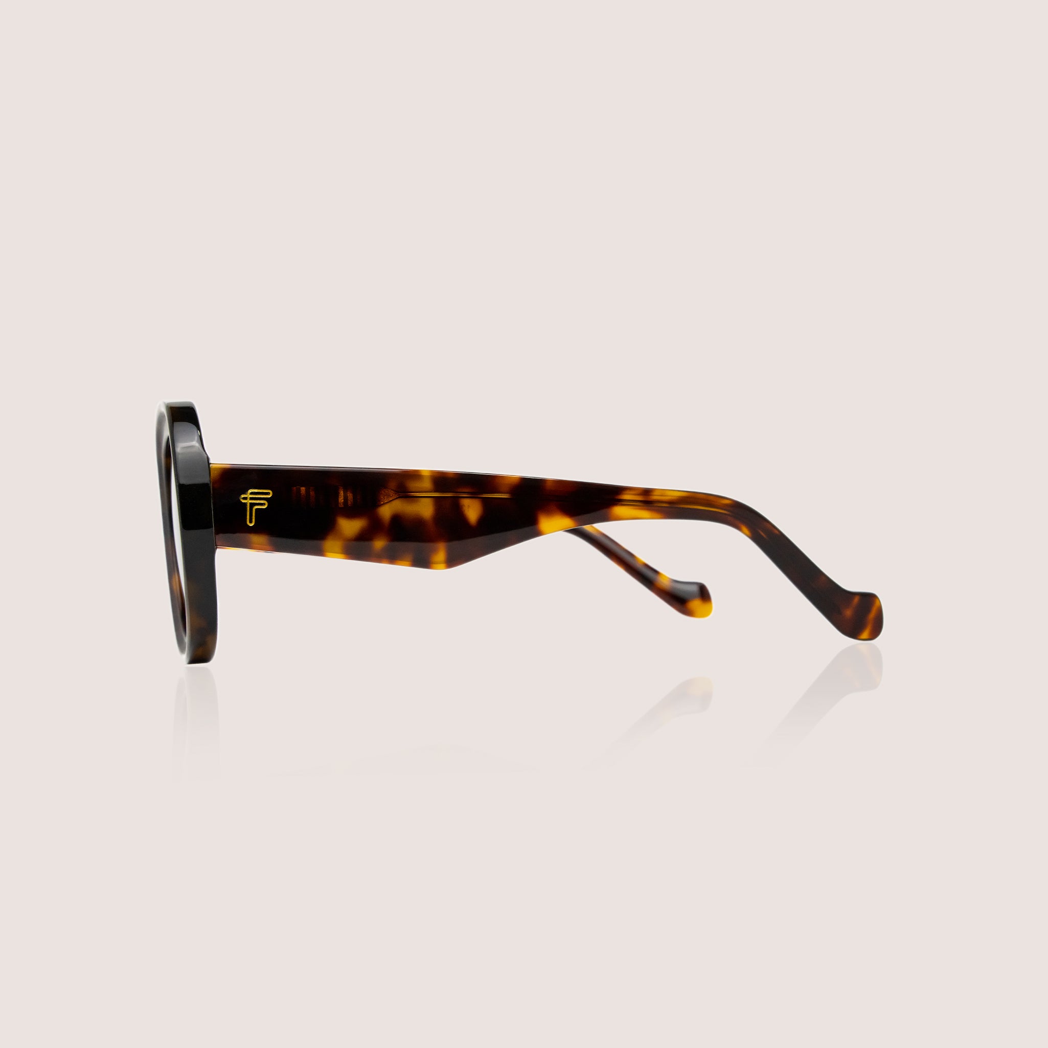 Gafas urbanas en Medellín y Colombia. Diseños exclusivos, sostenibles y en tendencia. Compra FENTO y mira más allá.
gafas Medellín, gafas Colombia, gafas urbanas, gafas streetwear, gafas de moda, gafas ensambladas en Colombia