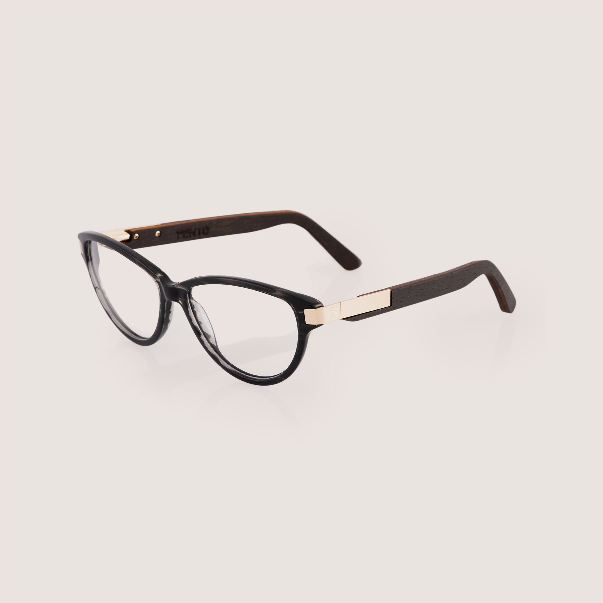 Gafas urbanas en Medellín y Colombia. Diseños exclusivos, sostenibles y en tendencia. Compra FENTO y mira más allá.
gafas Medellín, gafas Colombia, gafas urbanas, gafas streetwear, gafas de moda, gafas ensambladas en Colombia