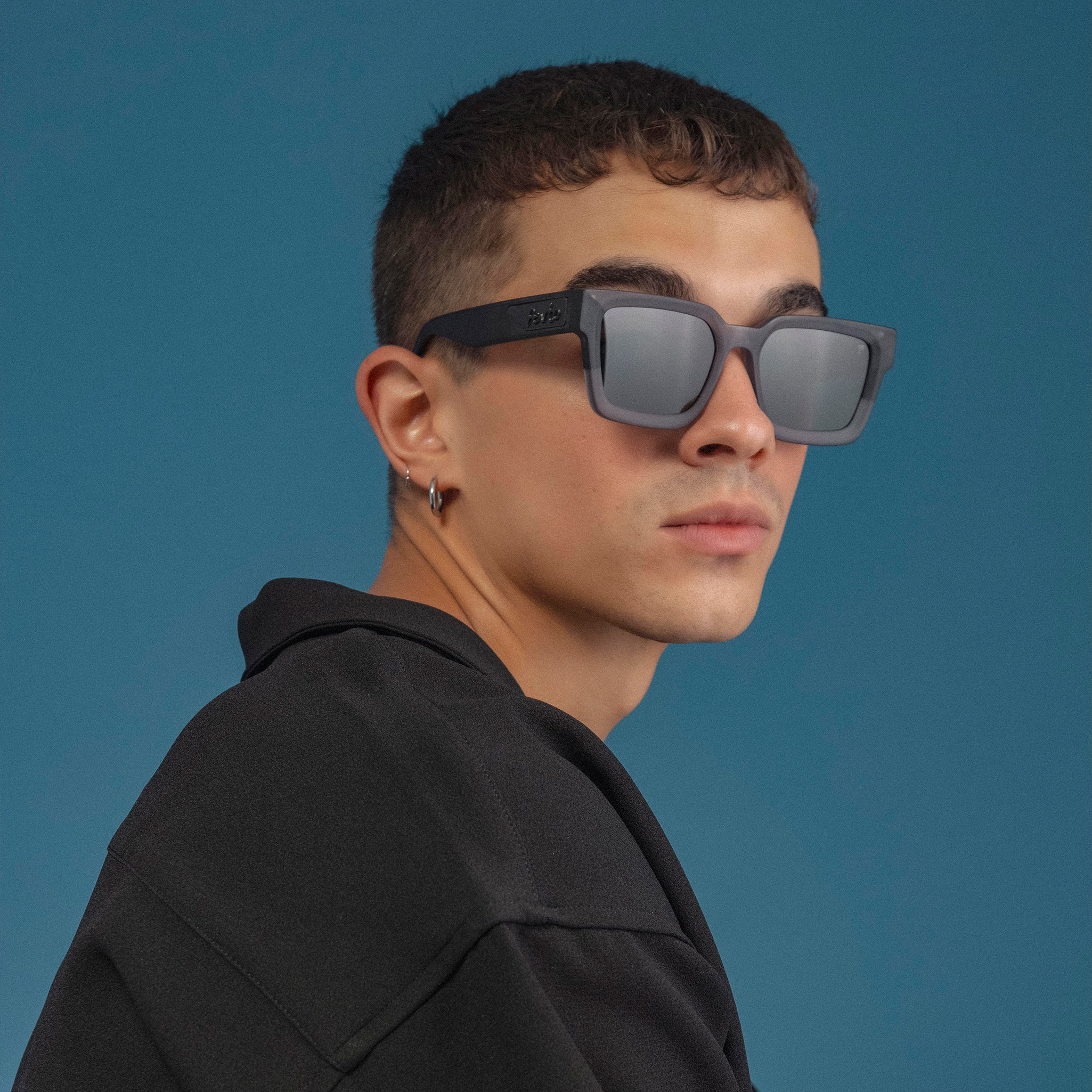 Gafas urbanas en Medellín y Colombia. Diseños exclusivos, sostenibles y en tendencia. Compra FENTO y mira más allá.
gafas Medellín, gafas Colombia, gafas urbanas, gafas streetwear, gafas de moda, gafas ensambladas en Colombia