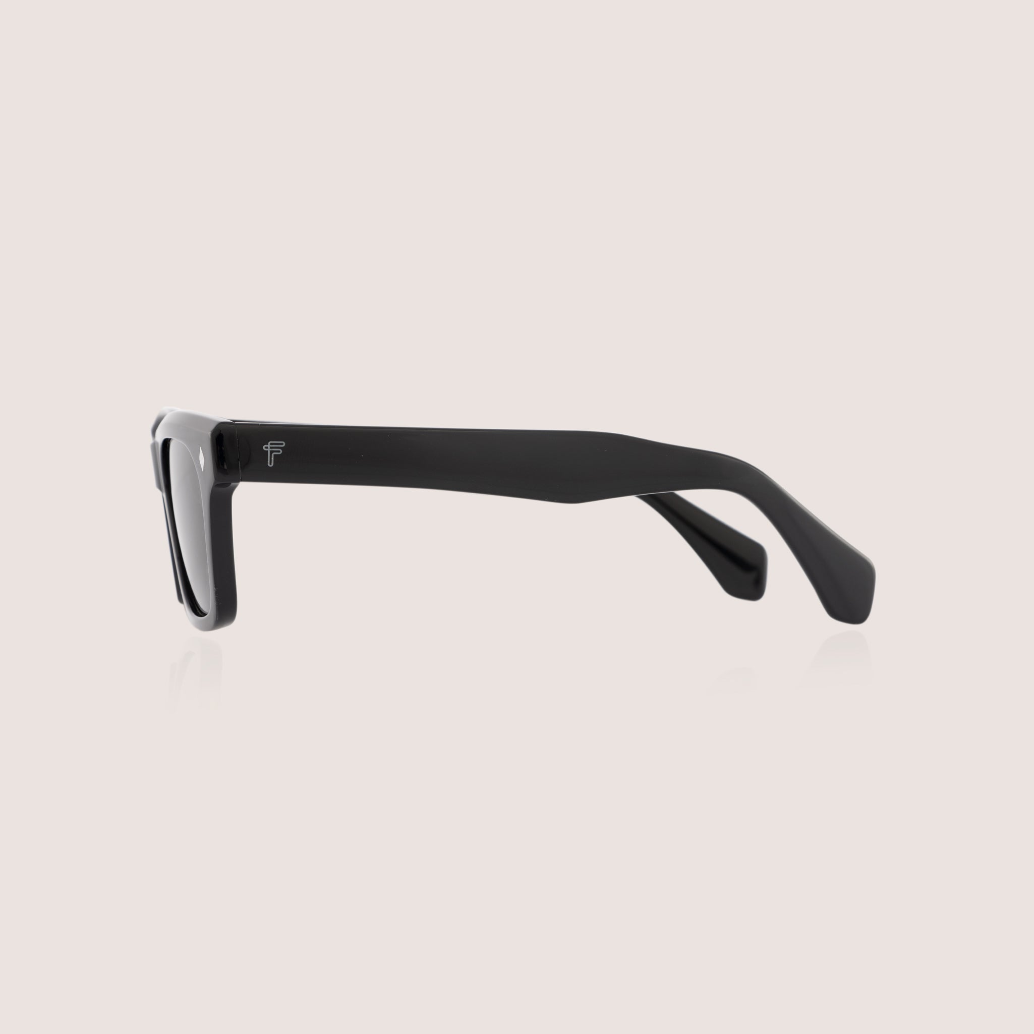 Gafas urbanas en Medellín y Colombia. Diseños exclusivos, sostenibles y en tendencia. Compra FENTO y mira más allá.
gafas Medellín, gafas Colombia, gafas urbanas, gafas streetwear, gafas de moda, gafas ensambladas en Colombia