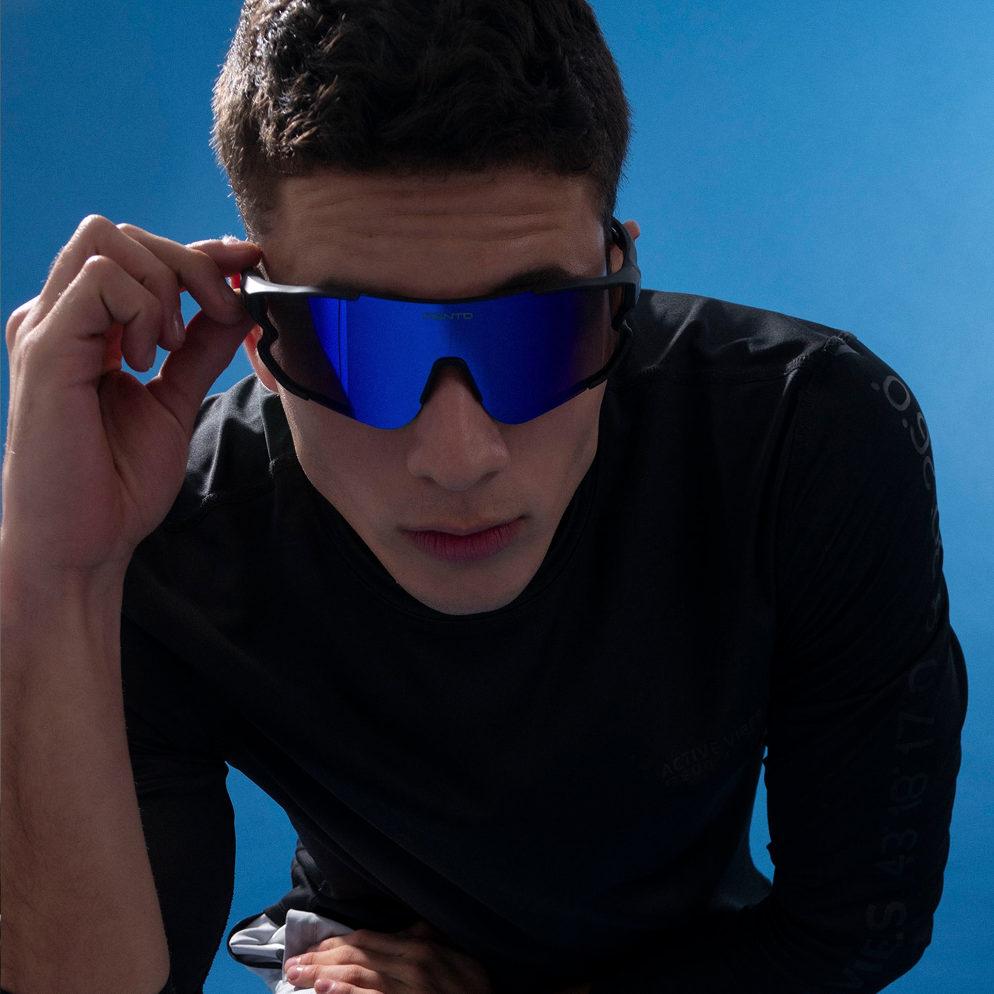 Lentes de sol Skyline en negro y azul – diseño sport en TR90