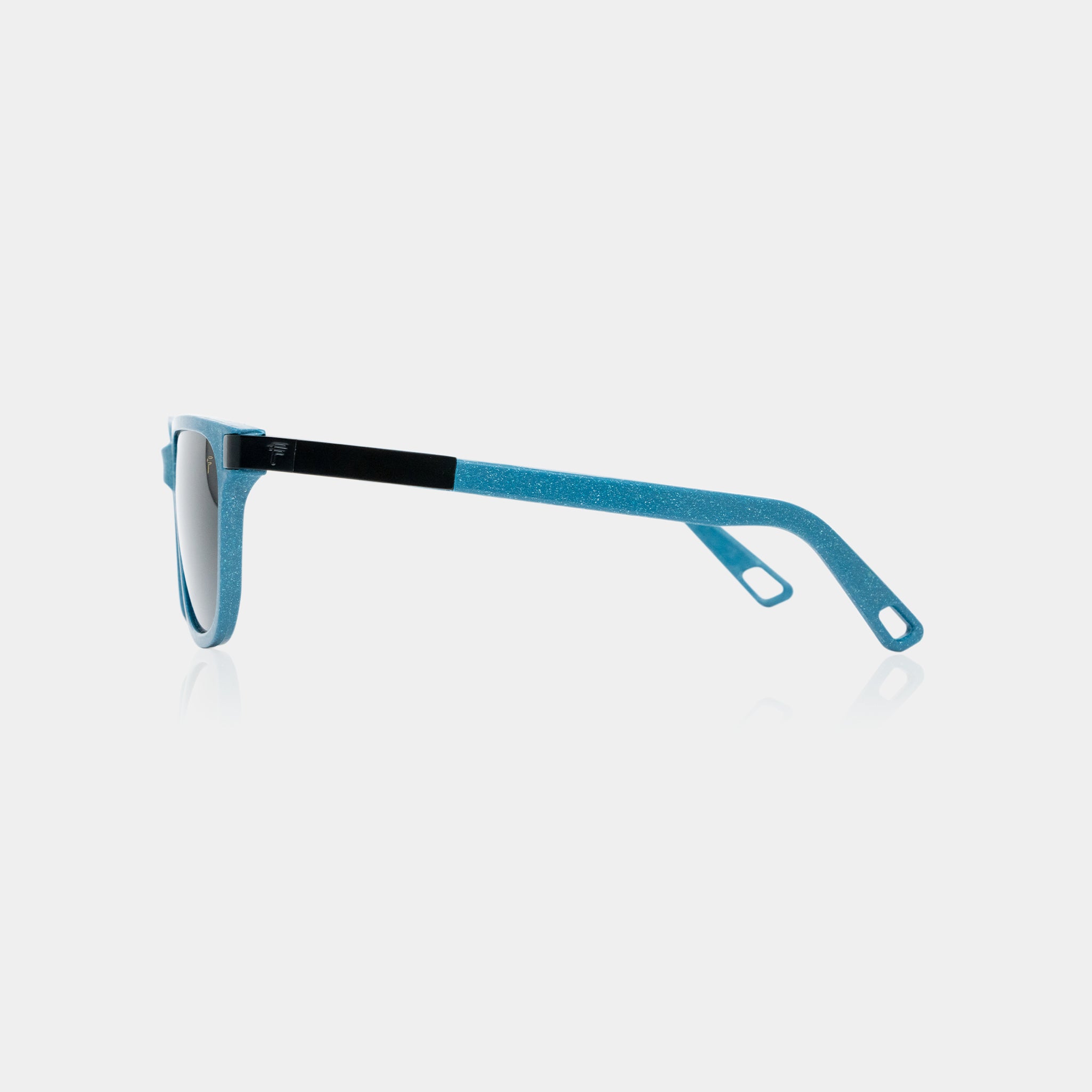 Gafas sostenibles de Tetra Pak reciclado – diseño moderno en azul