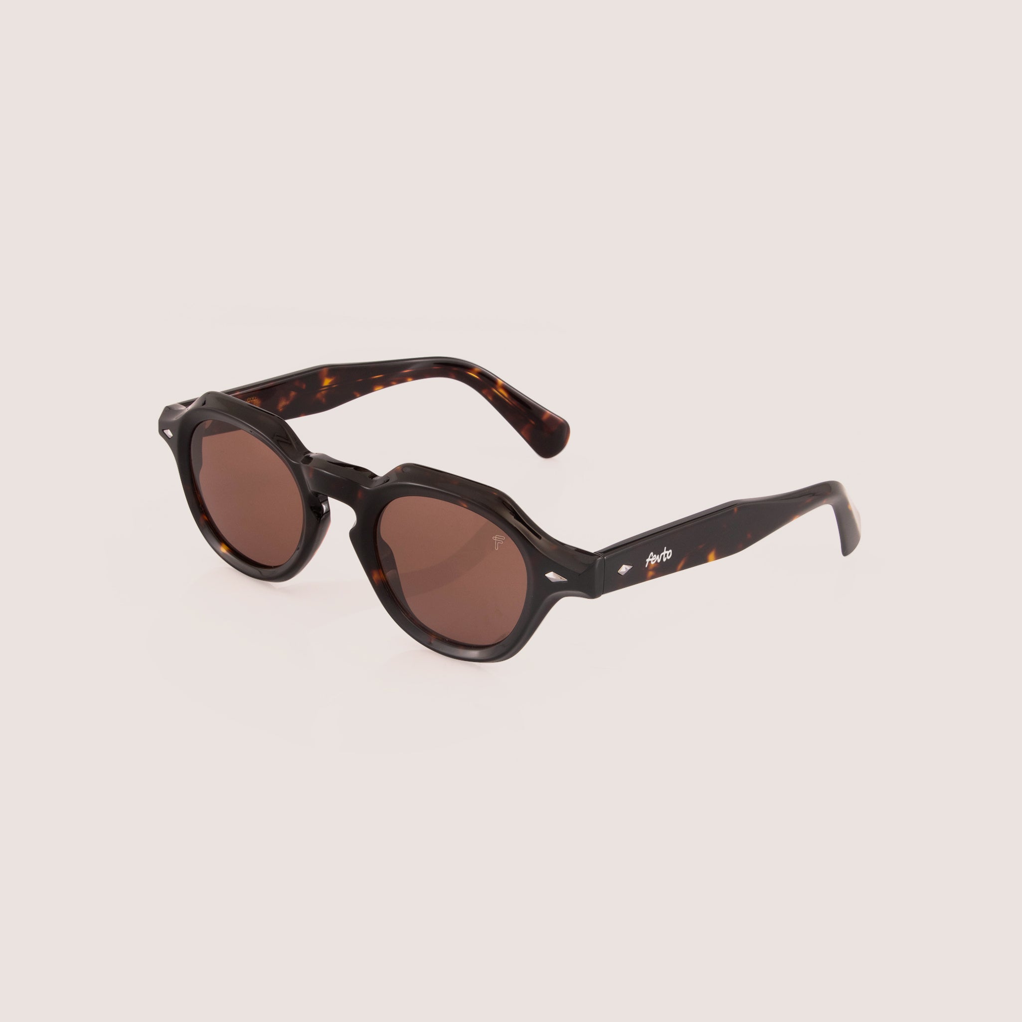 Gafas urbanas en Medellín y Colombia. Diseños exclusivos, sostenibles y en tendencia. Compra FENTO y mira más allá.

gafas Medellín, gafas Colombia, gafas urbanas, gafas streetwear, gafas de moda, gafas ensambladas en Colombia