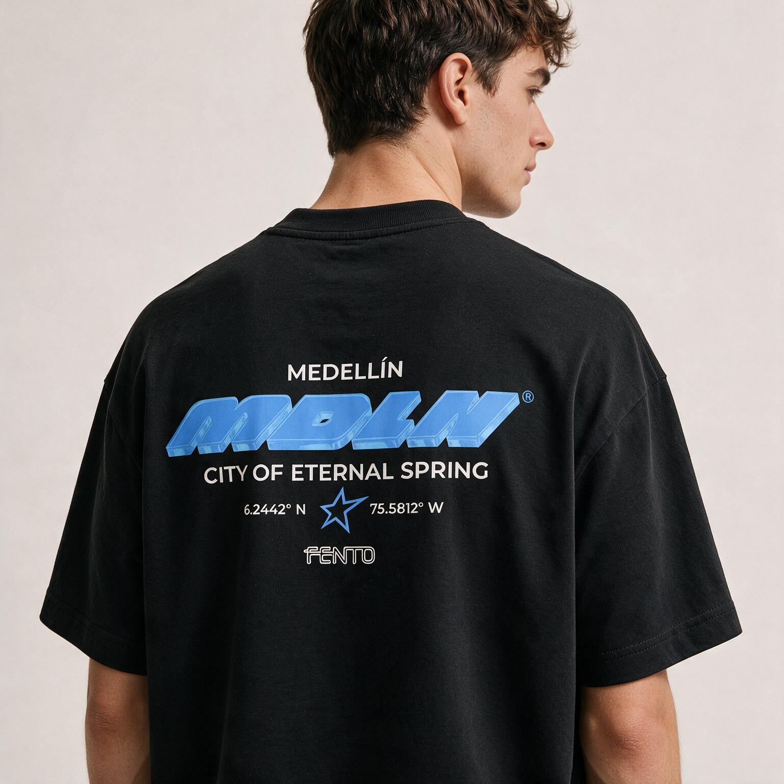 Camiseta semi oversize Negra