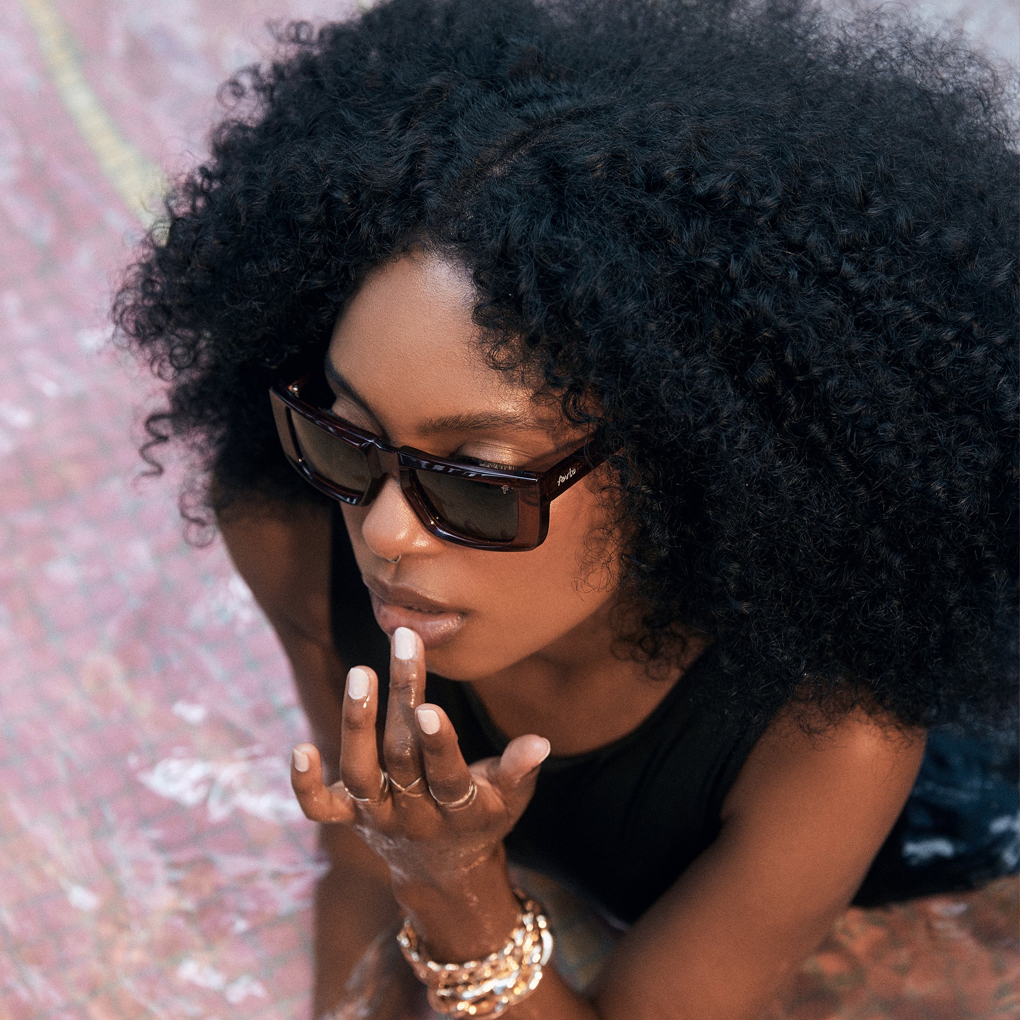 Gafas urbanas en Medellín y Colombia. Diseños exclusivos, sostenibles y en tendencia. Compra FENTO y mira más allá.

gafas Medellín, gafas Colombia, gafas urbanas, gafas streetwear, gafas de moda, gafas ensambladas en Colombia