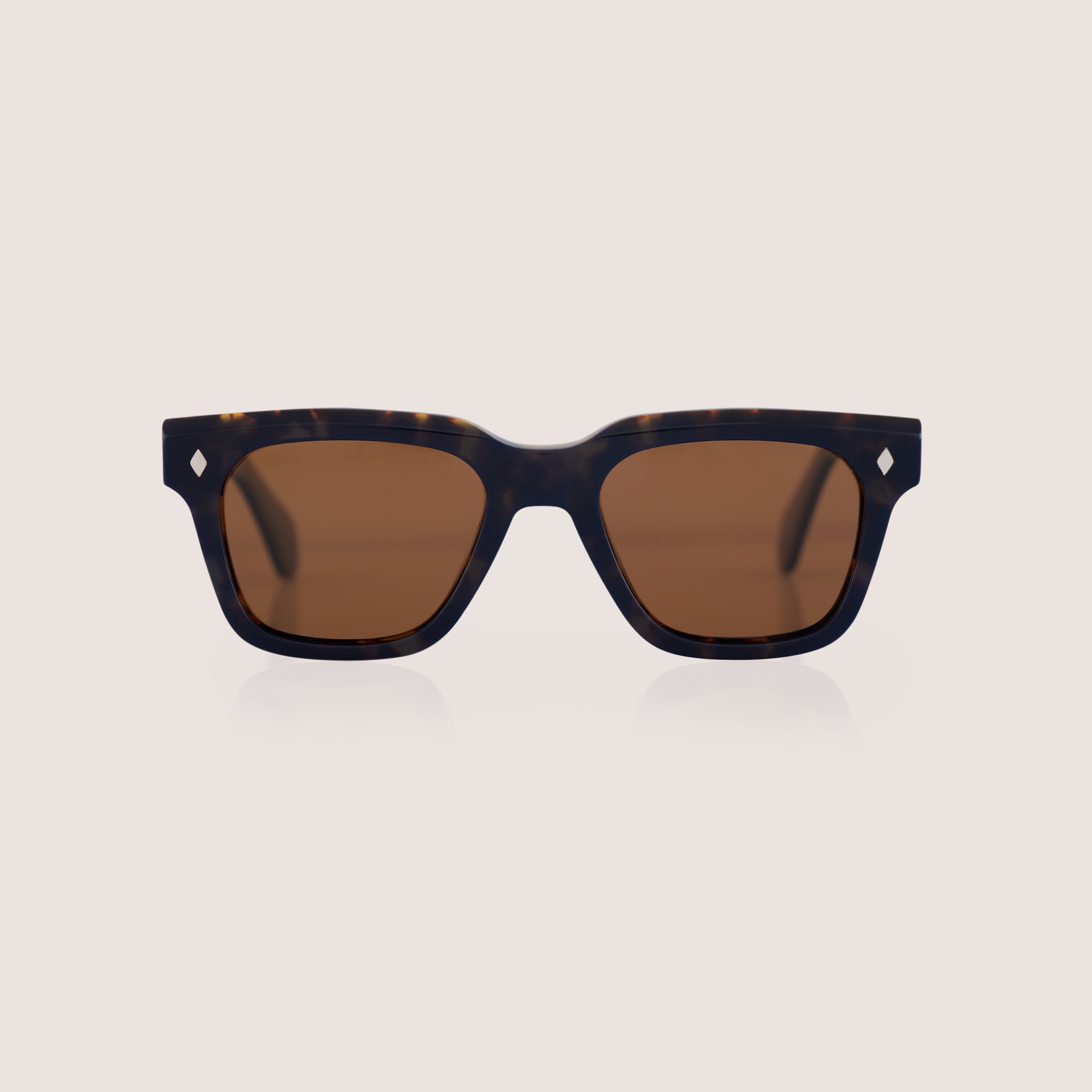Gafas urbanas en Medellín y Colombia. Diseños exclusivos, sostenibles y en tendencia. Compra FENTO y mira más allá.

gafas Medellín, gafas Colombia, gafas urbanas, gafas streetwear, gafas de moda, gafas ensambladas en Colombia