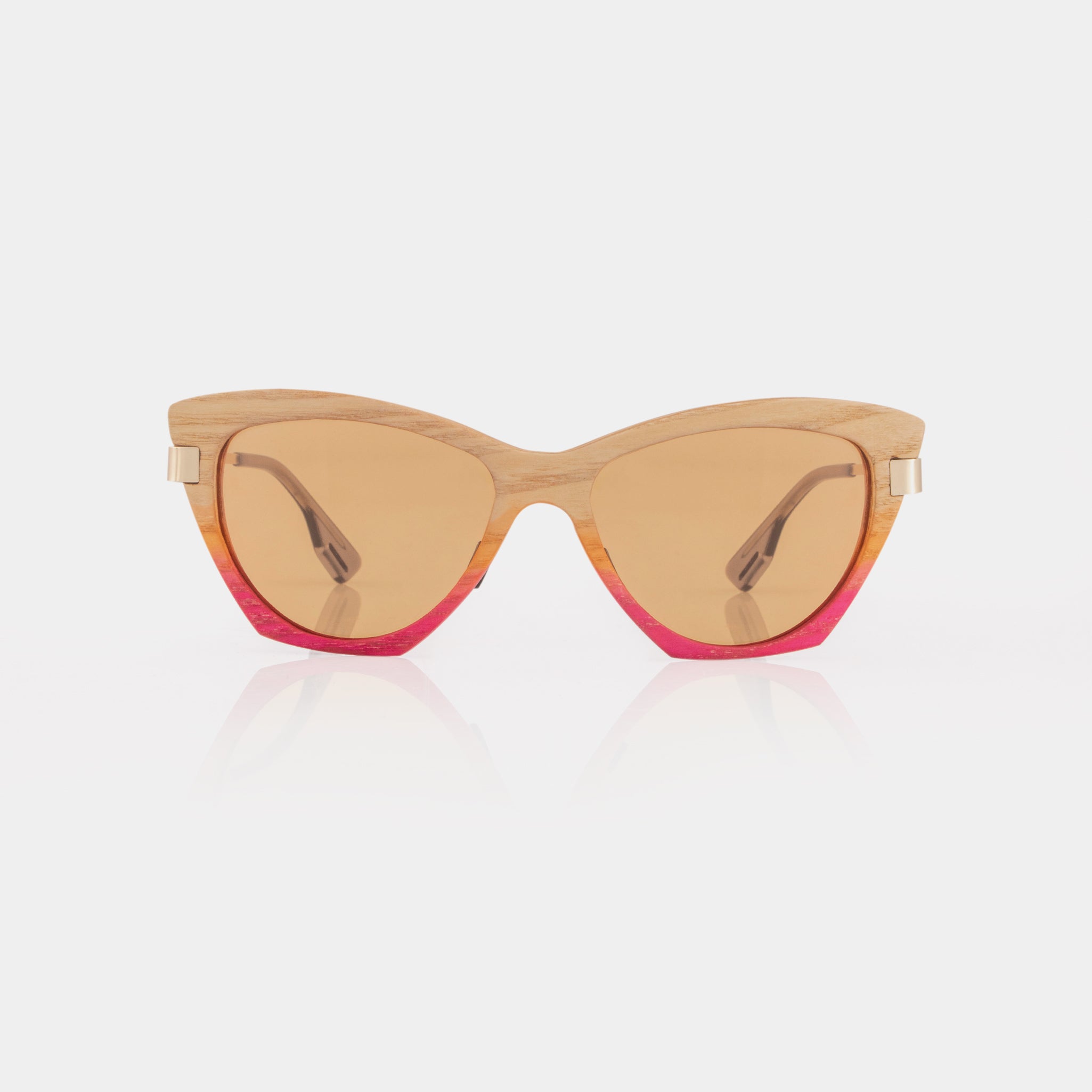 Gafas de sol Sunset  de madera, FENTO: tonos cálidos, lentes cafés y estilo femenino. Diseñadas en Medellín. Envíos en Colombia.