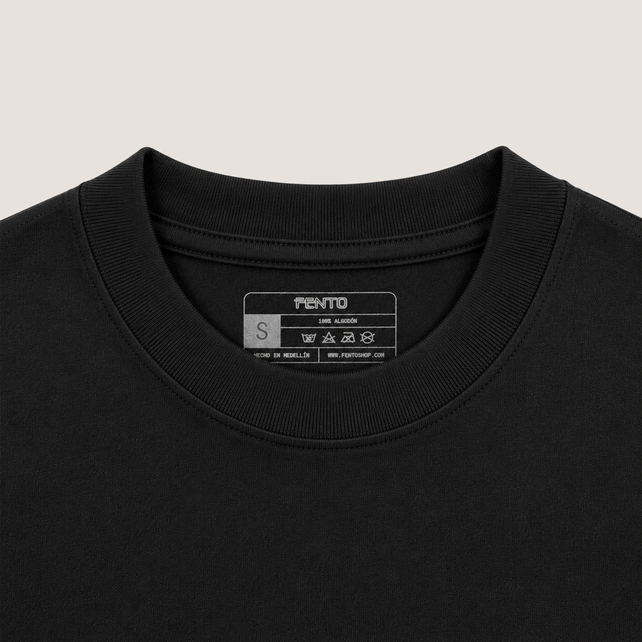 Camiseta semi oversize Negra